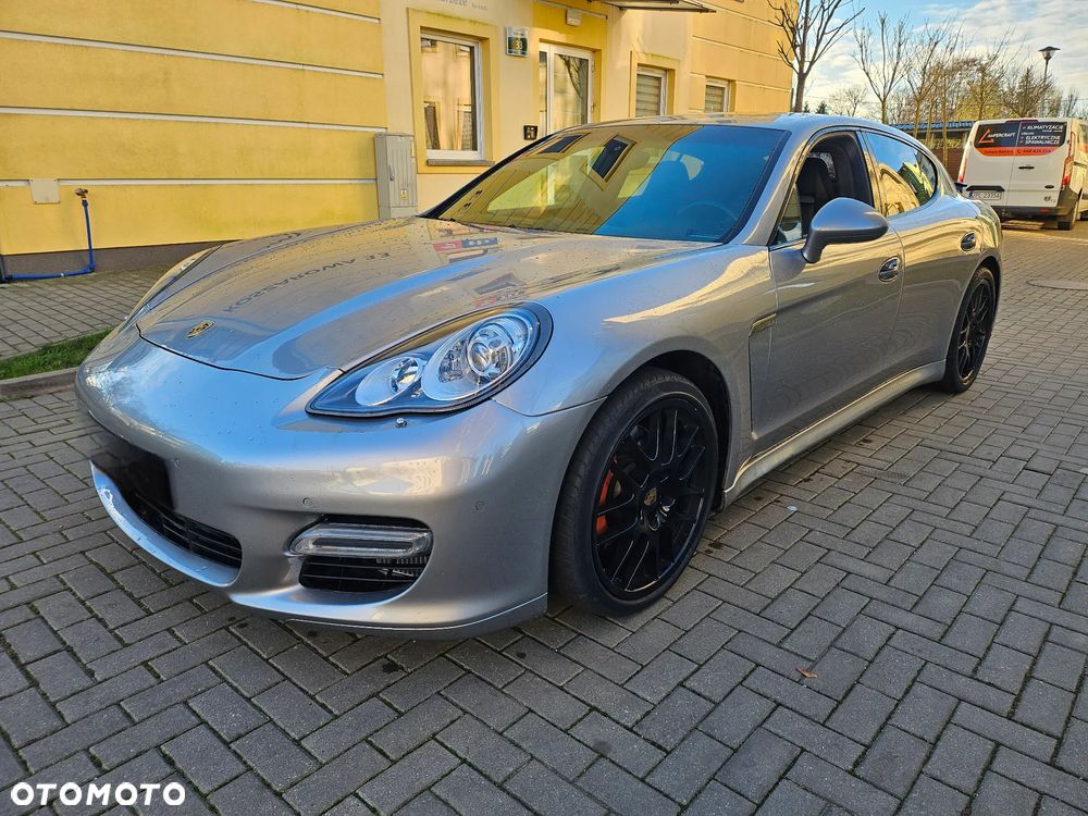 Porsche Panamera Turbo - 1