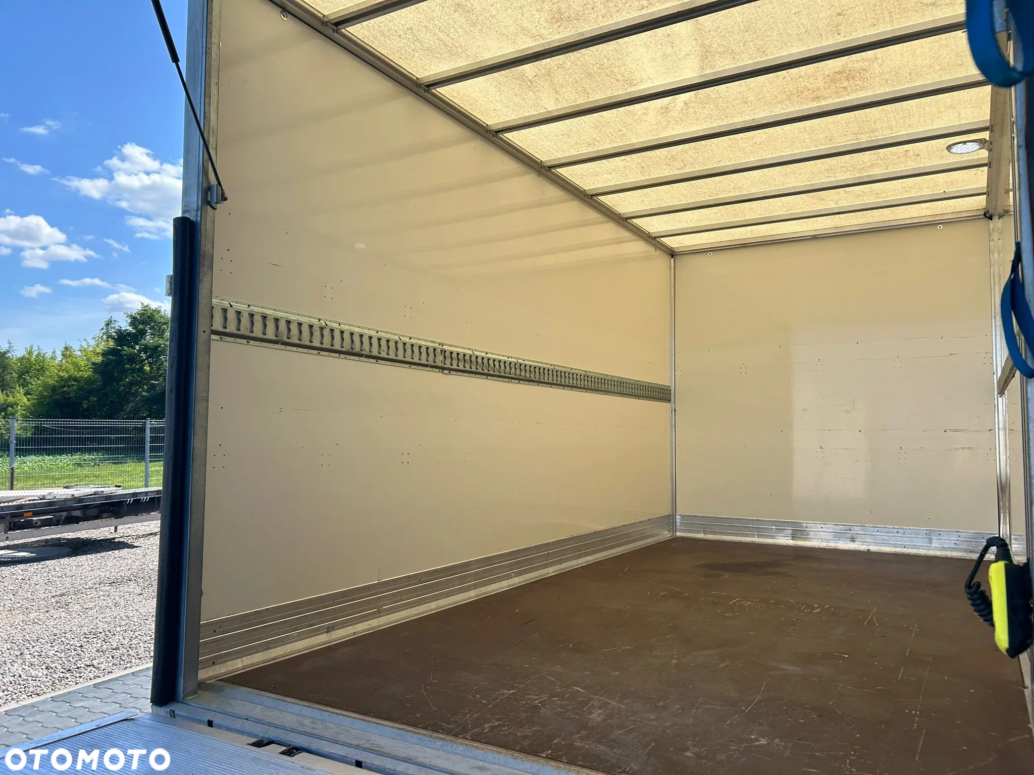 Iveco Daily 35C16 3.0 HPI Kontener 8 palet + winda 750kg + drzwi boczne **Niski przebieg**Na drążku**Wzmocniony**Climatronic**Sprowadzony**2022R** - 9