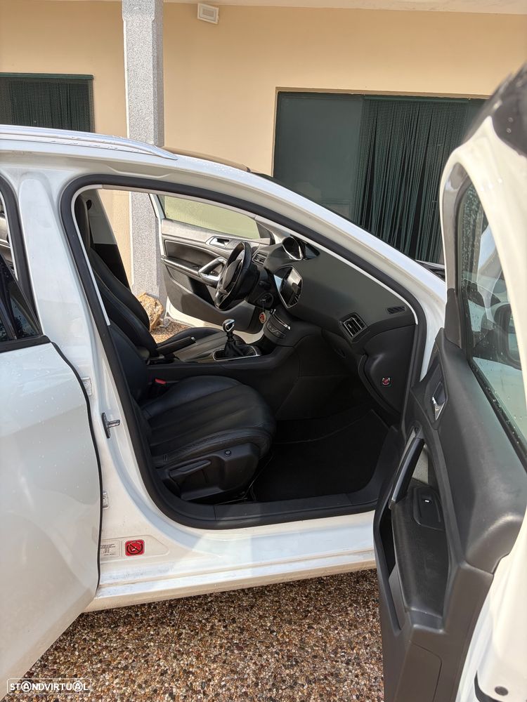 Peugeot 308 SW BlueHDi 120 Stop & Start Allure - 3