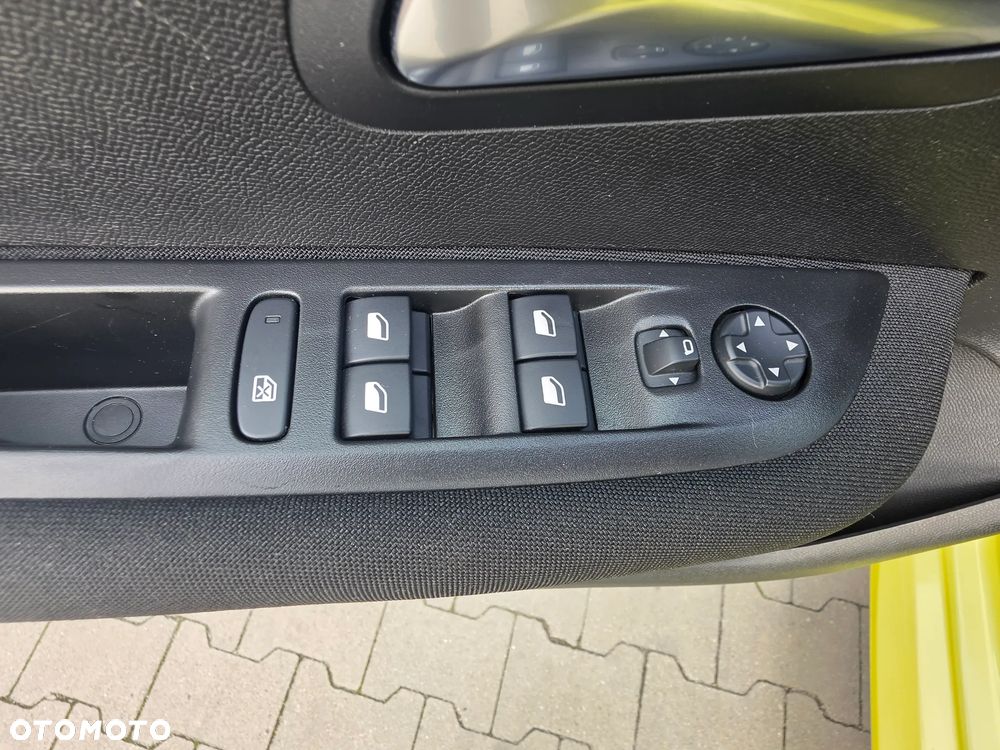Peugeot 208 - 18