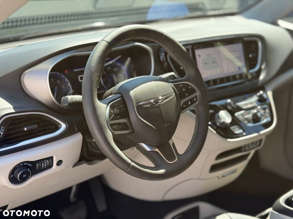 Chrysler Pacifica - 10