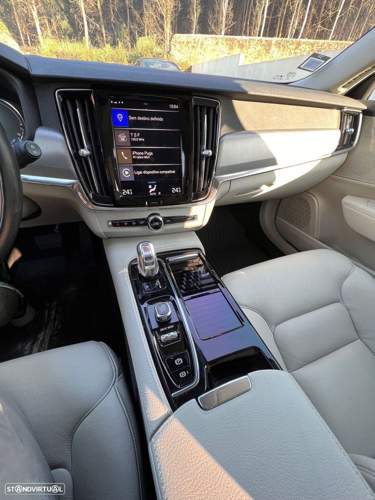 Volvo V90 2.0 T8 Momentum AWD Geartronic - 13