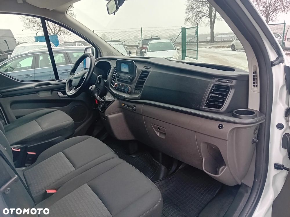 Ford Tourneo Custom - 16