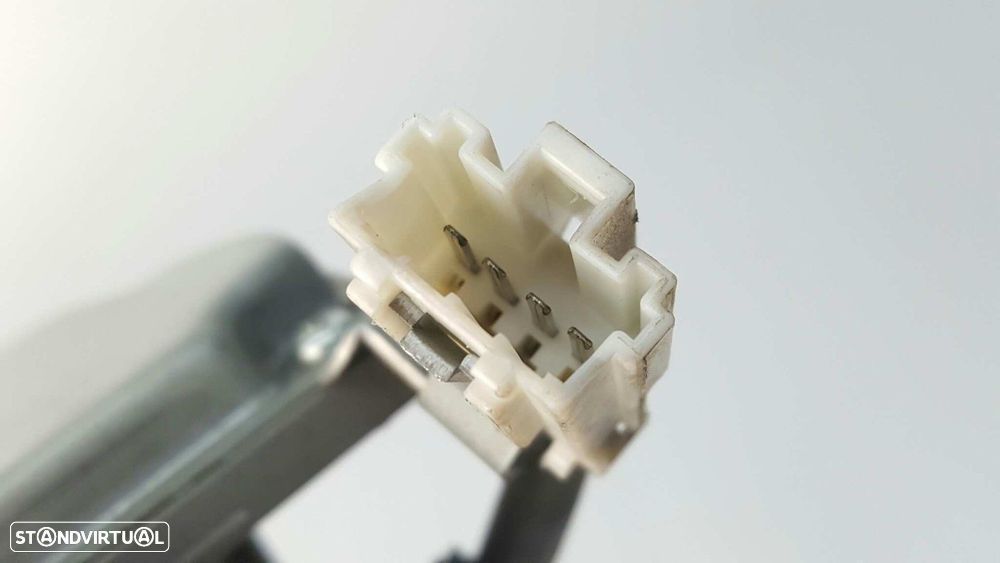 MOTOR LIMPA-VIDROS TRASEIRO SSANGYONG RODIUS XDI - 2