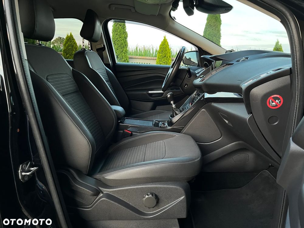 Ford Kuga 2.0 TDCi 4x4 Titanium - 36