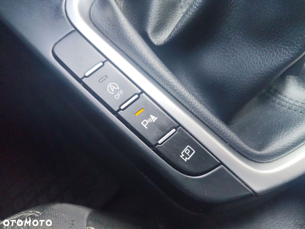 Kia Ceed - 31