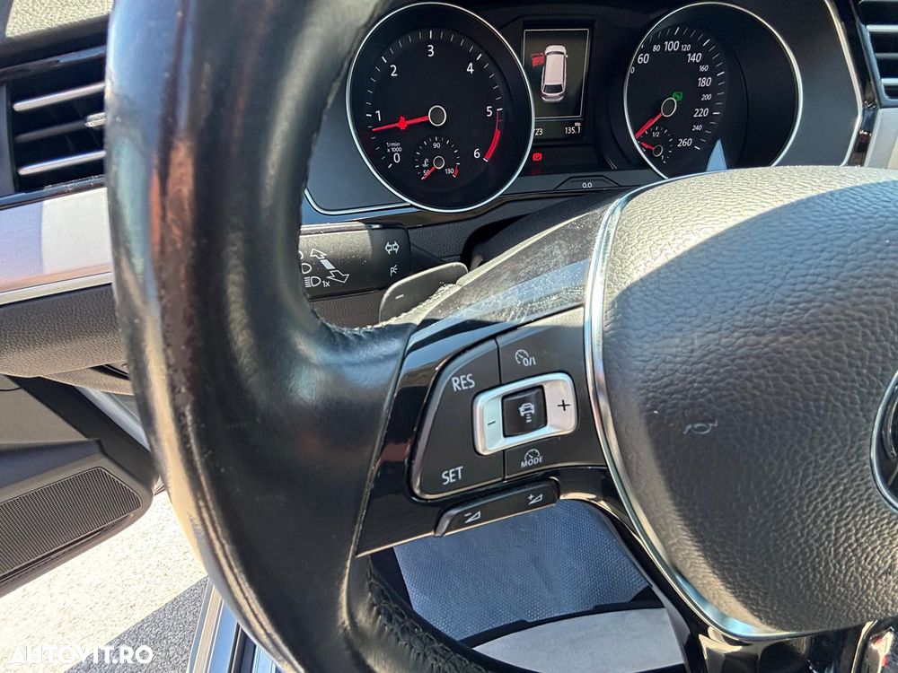 Volkswagen Passat 2.0 TDI SCR DSG (BlueM Tech) Highline - 13