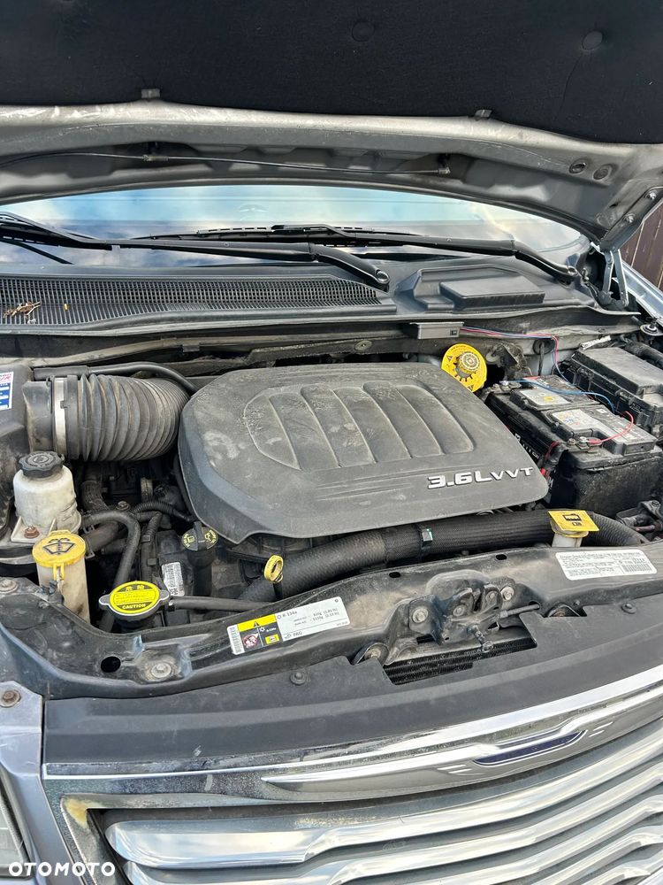 Chrysler Town & Country 3.6 Limited - 11