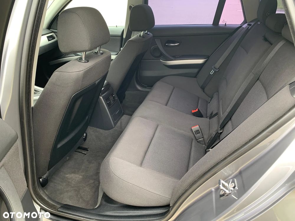 BMW Seria 3 318i - 29