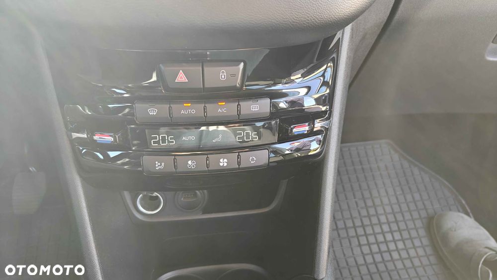 Peugeot 208 1.2 PureTech GPF Signature S&S - 11