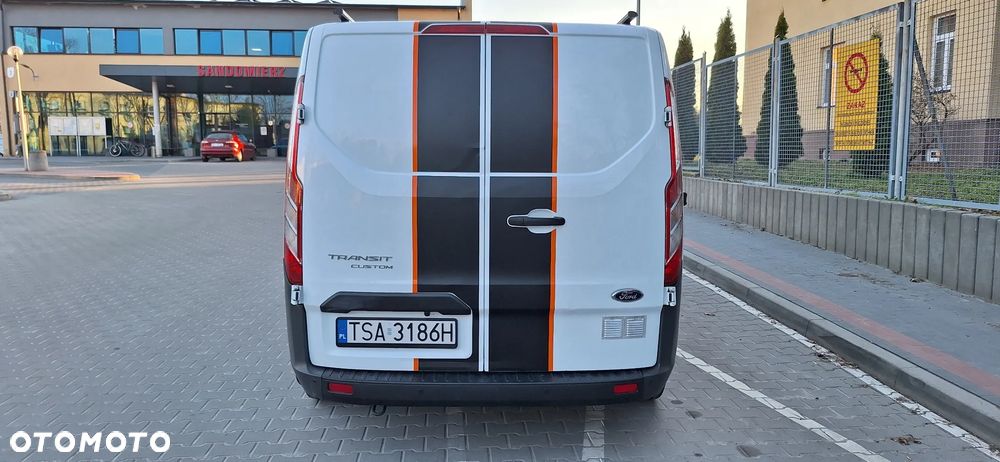 Ford CUSTOM - 8
