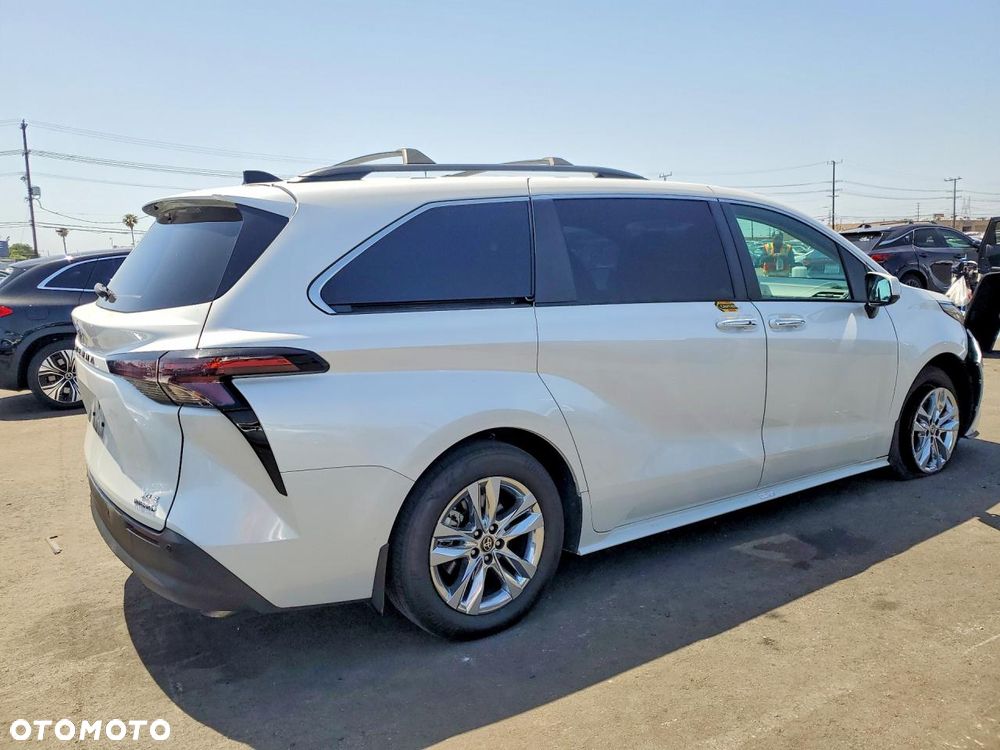 Toyota Sienna - 3