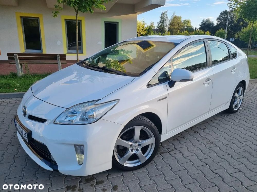 Toyota Prius (Hybrid) Life - 1