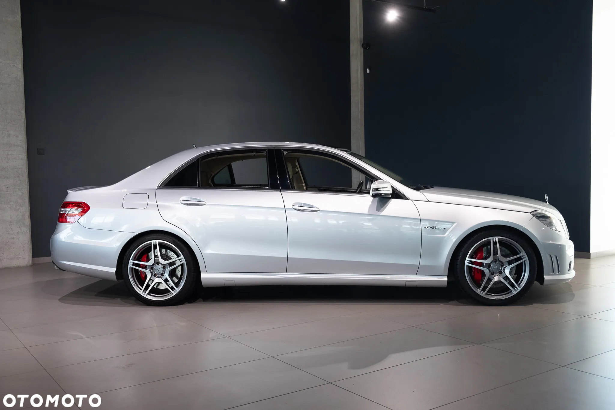 Mercedes-Benz Klasa E 63 AMG - 6