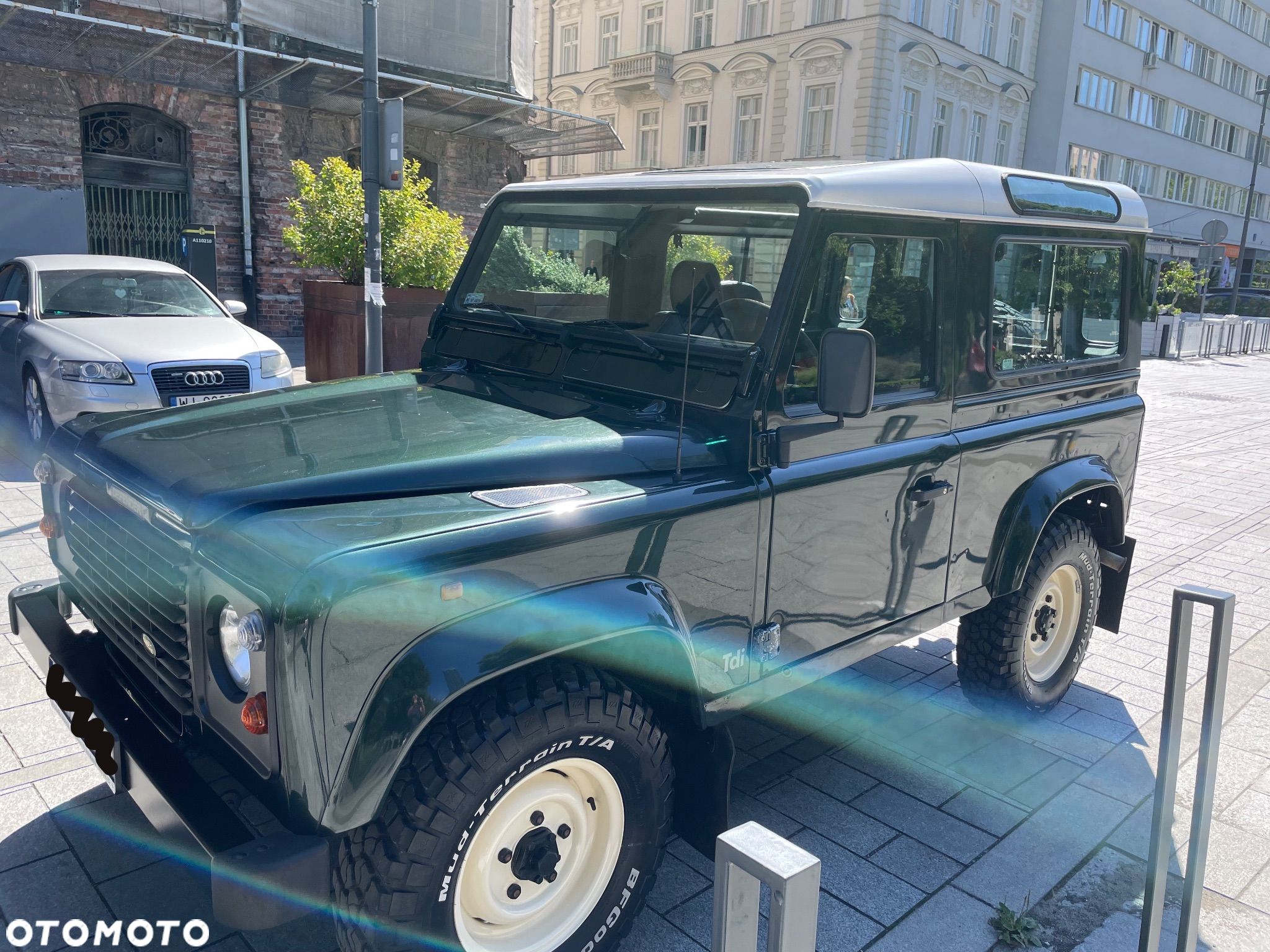 Land Rover Defender - 1