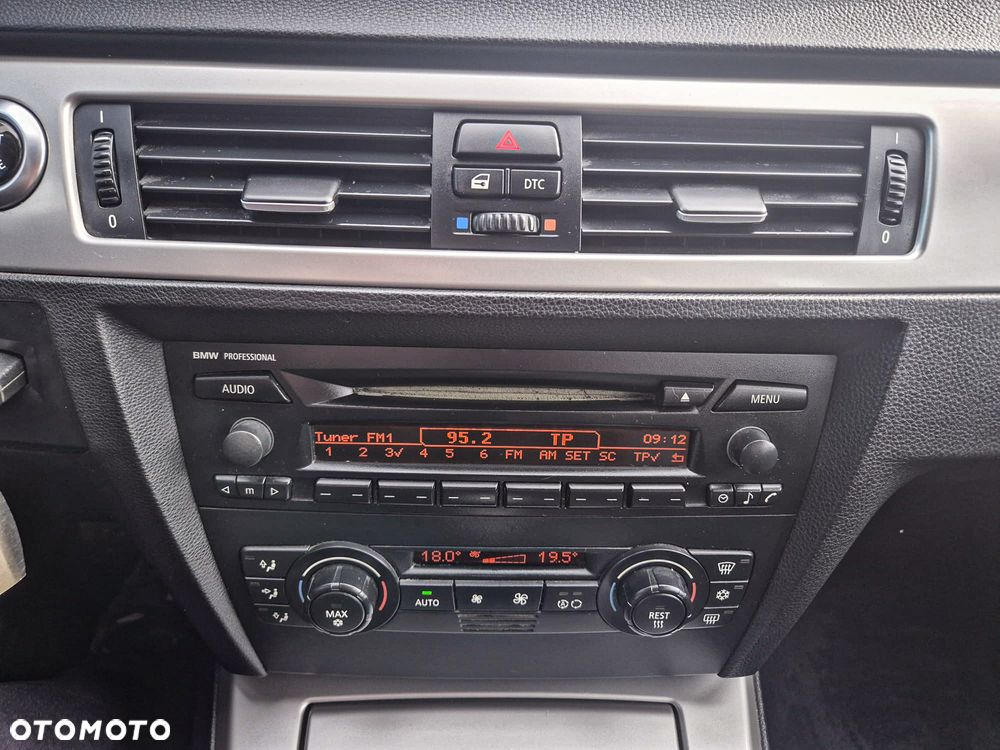BMW Seria 3 320i - 30