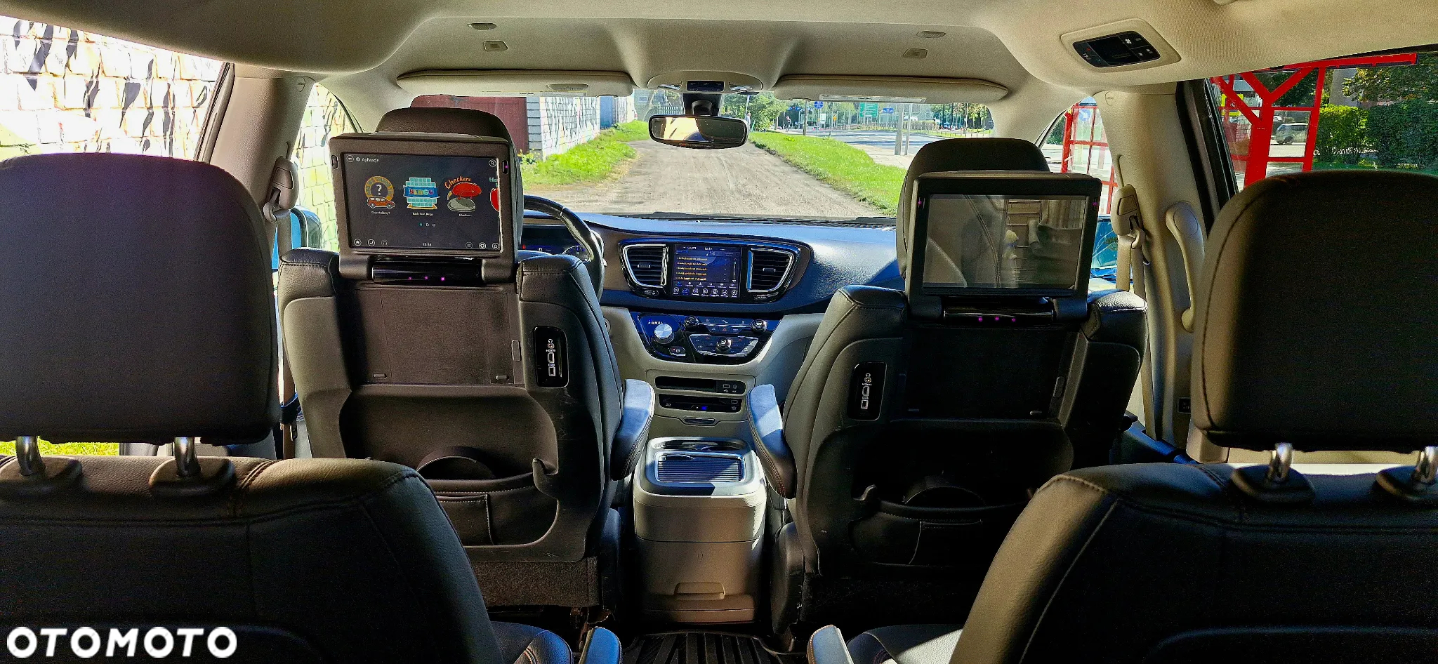 Chrysler Pacifica - 21