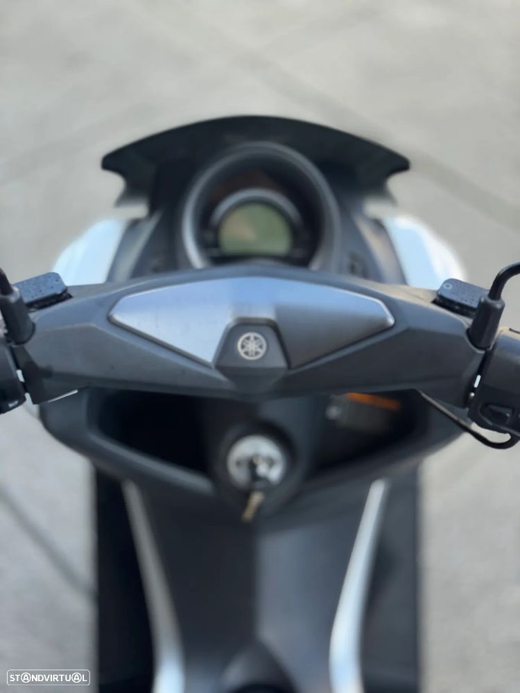 Yamaha NMAX - 10