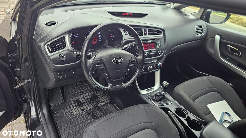 Kia Ceed - 16