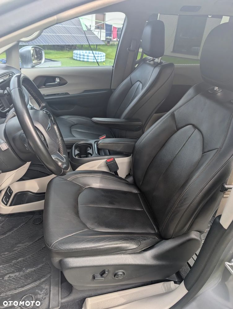 Chrysler Pacifica - 25