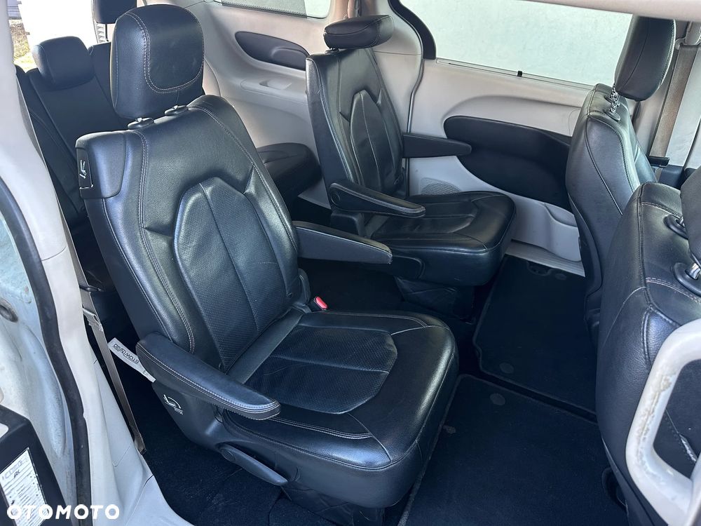Chrysler Pacifica - 24