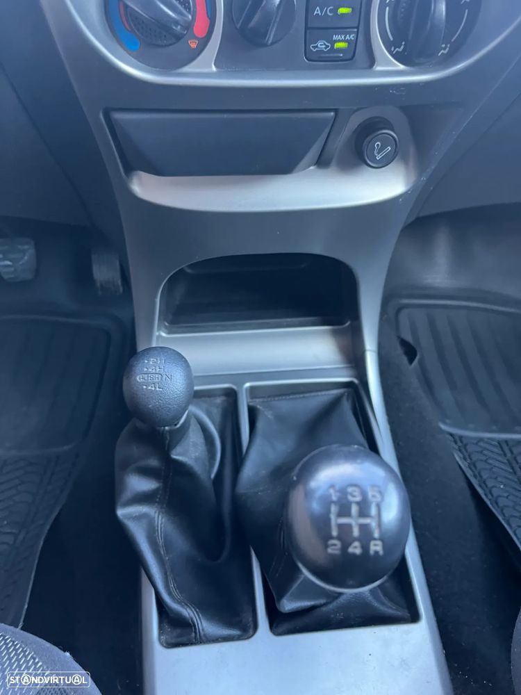 Nissan Terrano II Van - 16