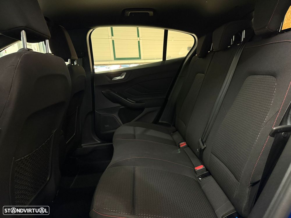 Ford Focus 1.0 EcoBoost MHEV ST-Line - 26