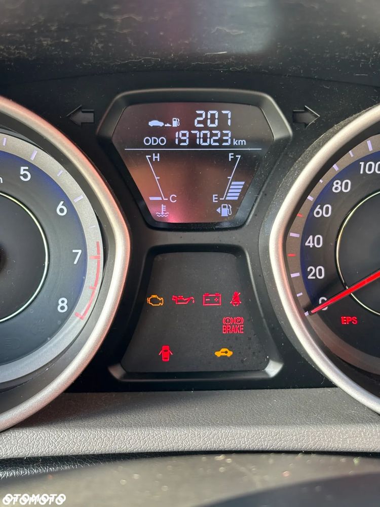 Hyundai Elantra 1.6 Classic + - 6