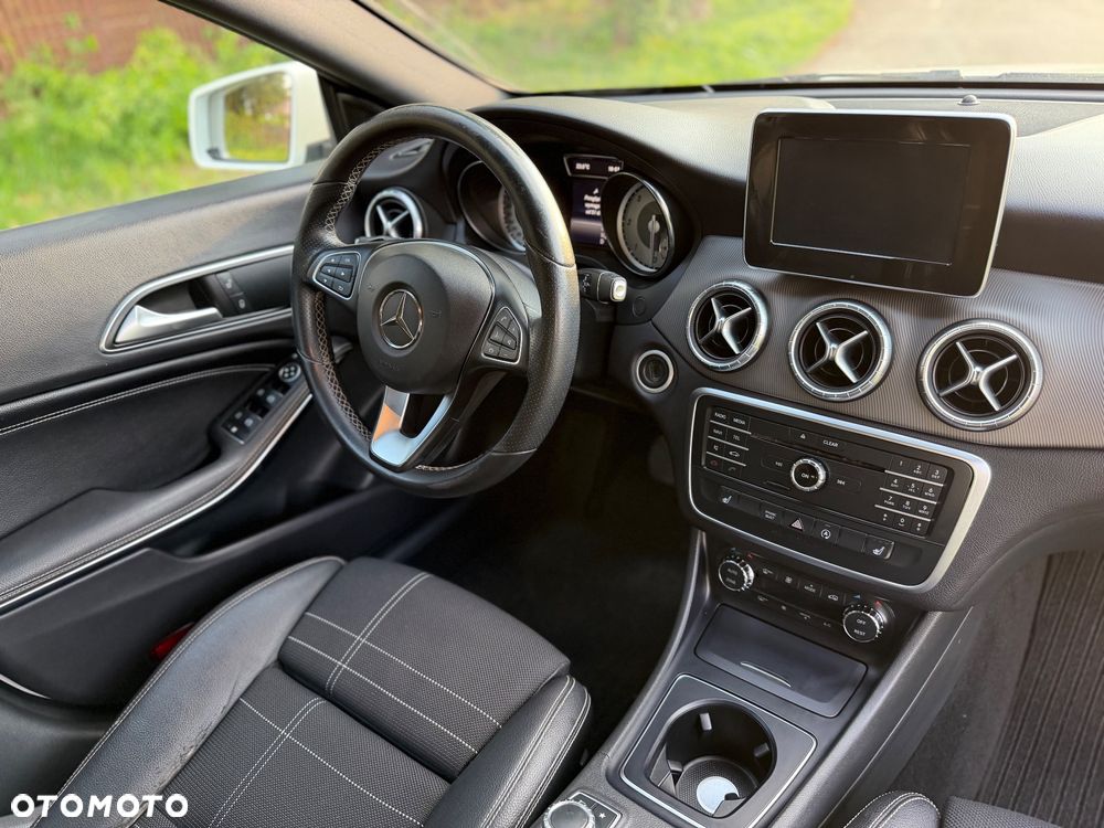 Mercedes-Benz CLA 200 d 7G-DCT - 25