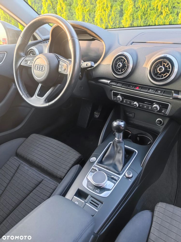 Audi A3 Sportback 2.0 TDI Ambiente - 16