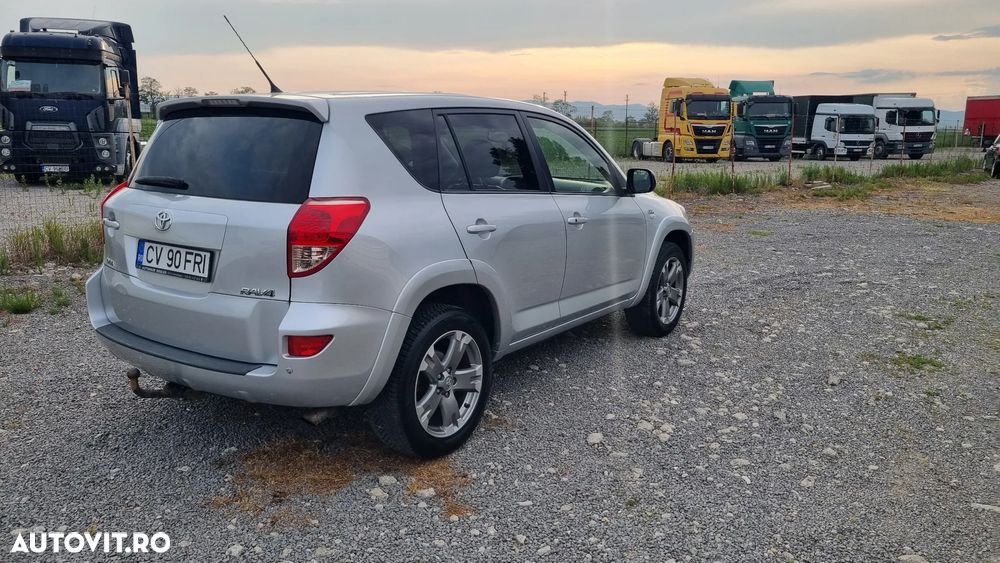 Toyota RAV4 2.2L D-CAT M/T Luxury - 2