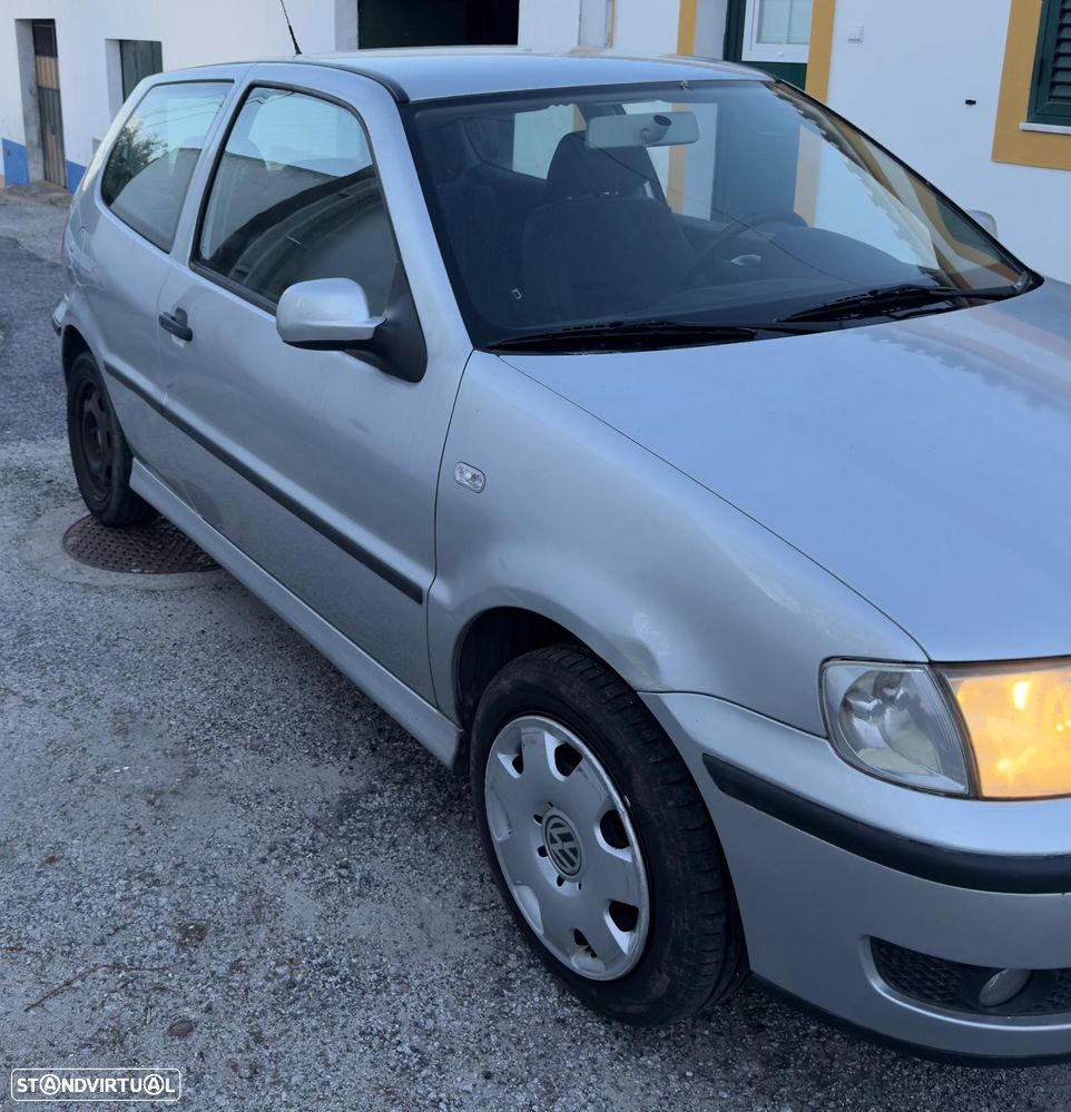 VW Polo 1.0 Confortline - 2