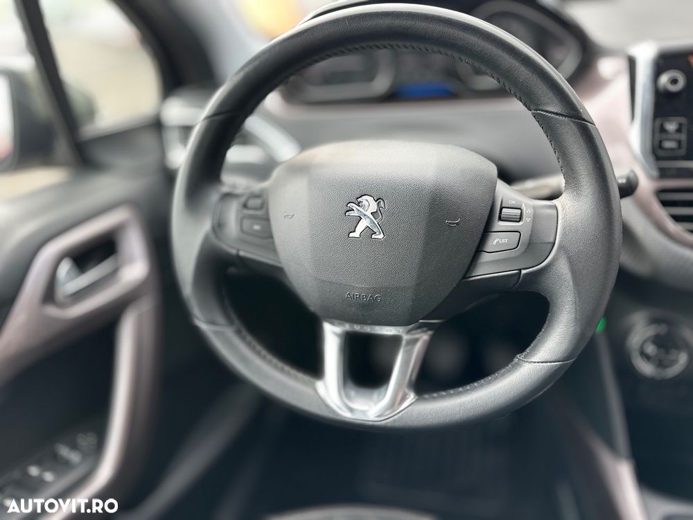 Peugeot 2008 1.2 L PureTech Allure - 11