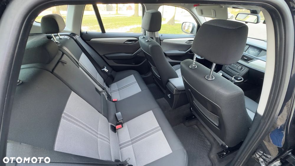 BMW X1 sDrive18d xLine - 13