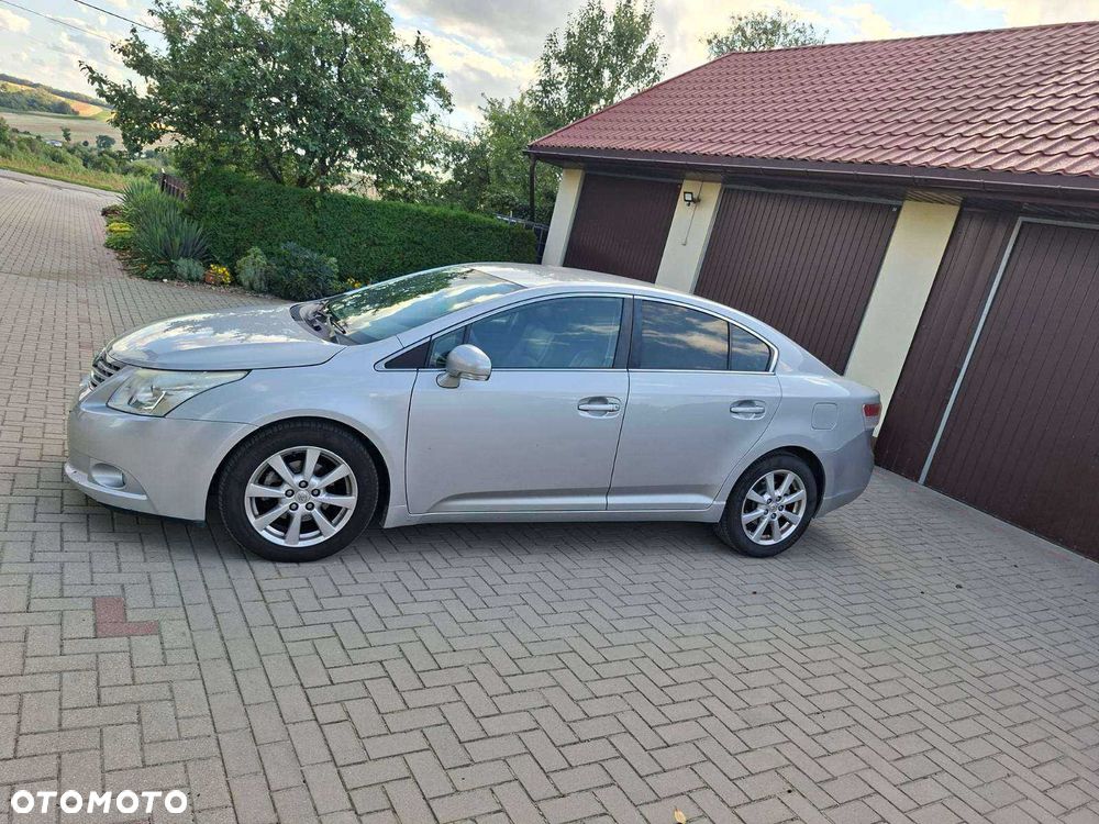 Toyota Avensis - 8