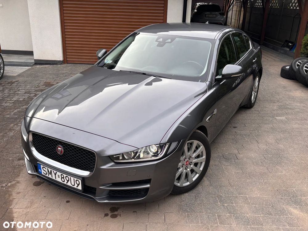 Jaguar XE 2.0 D Portfolio - 32