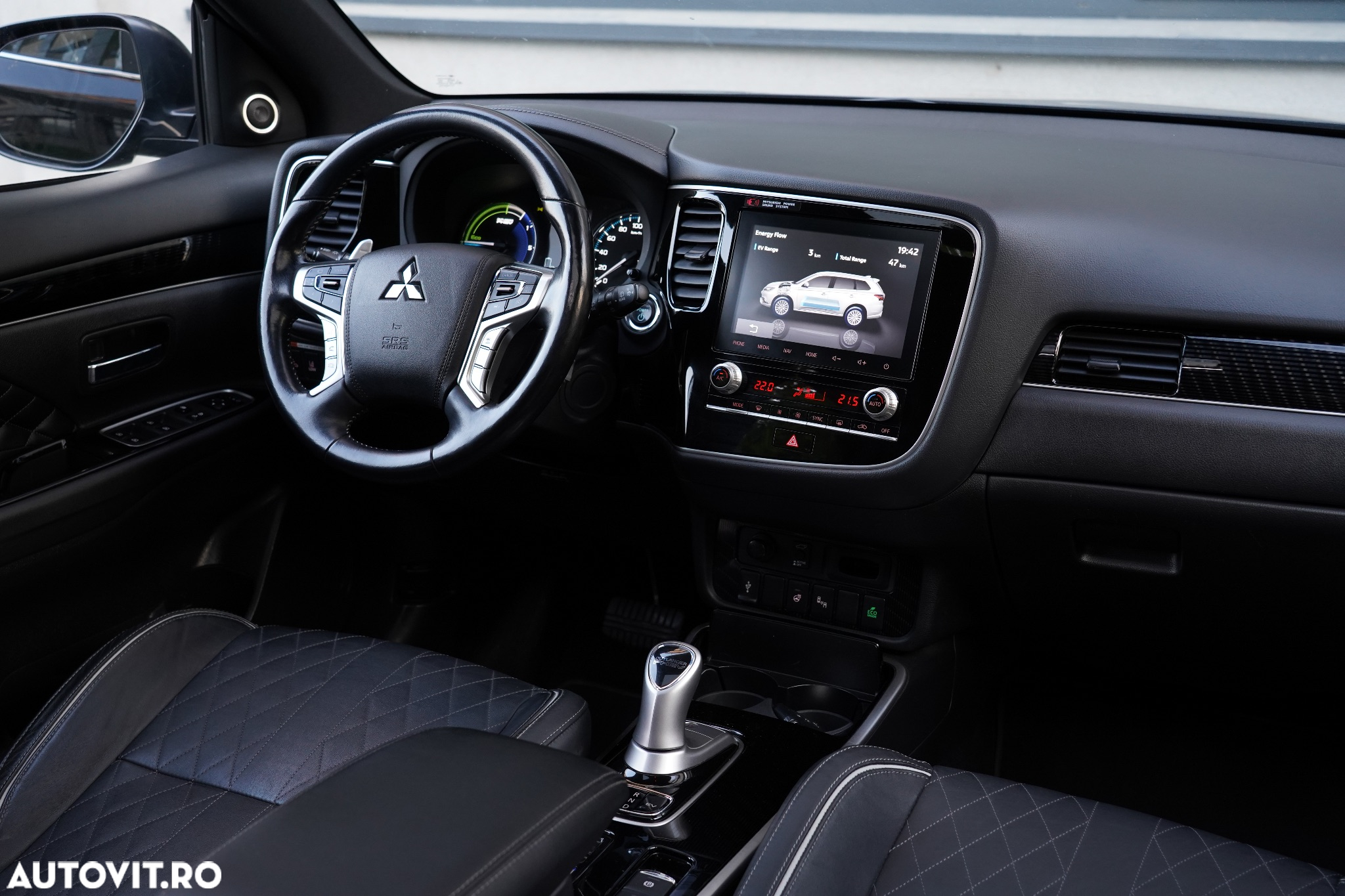 Mitsubishi Outlander 2.4 4WD Plug-In Hybrid Top - 12