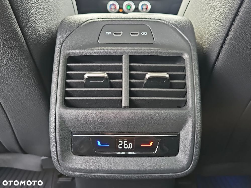 Skoda Superb 2.0 TDI SCR Selection DSG - 27