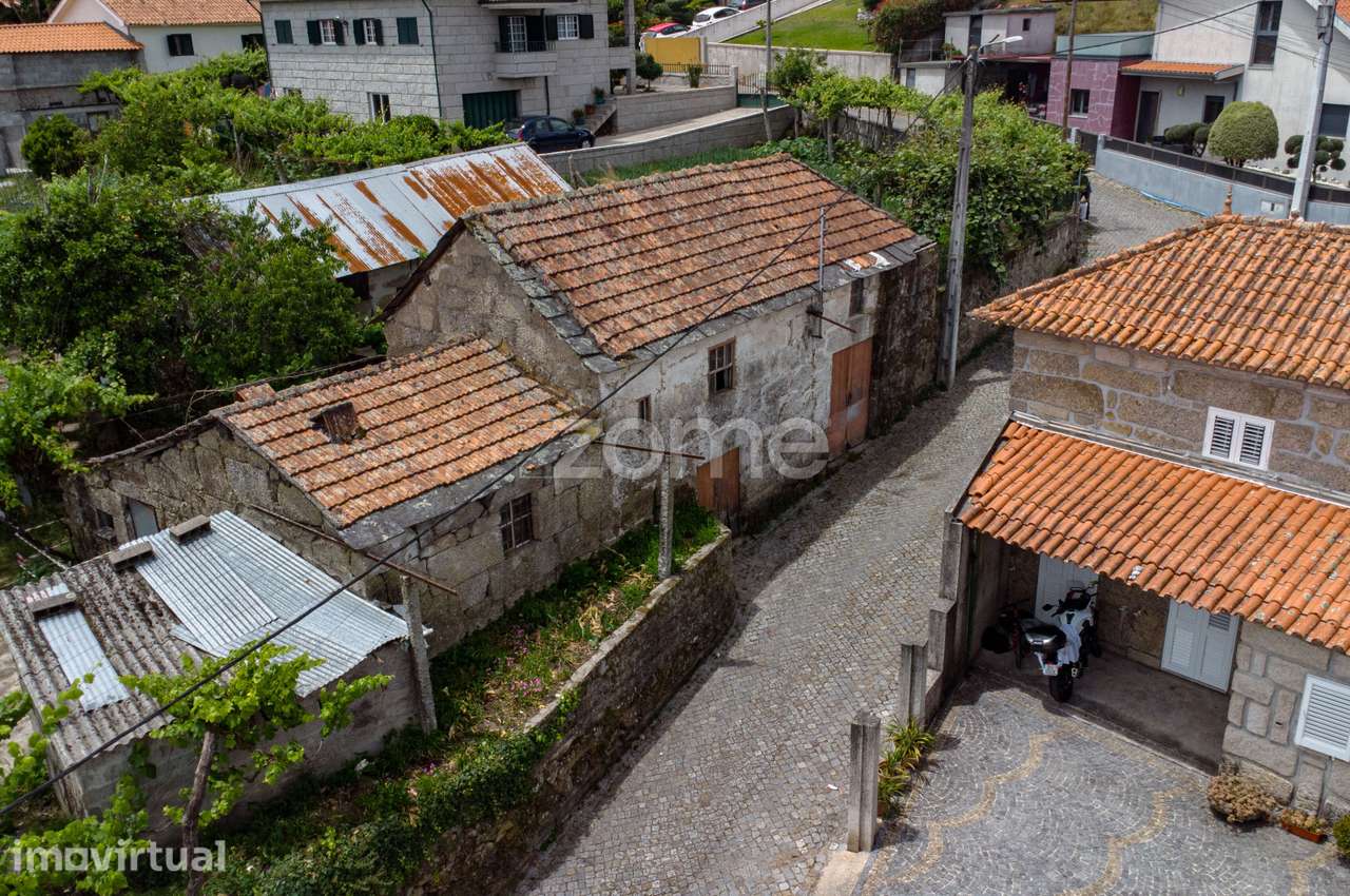 Moradia T2 para restauro em Valpedre Penafiel - Grande imagem: 3/16