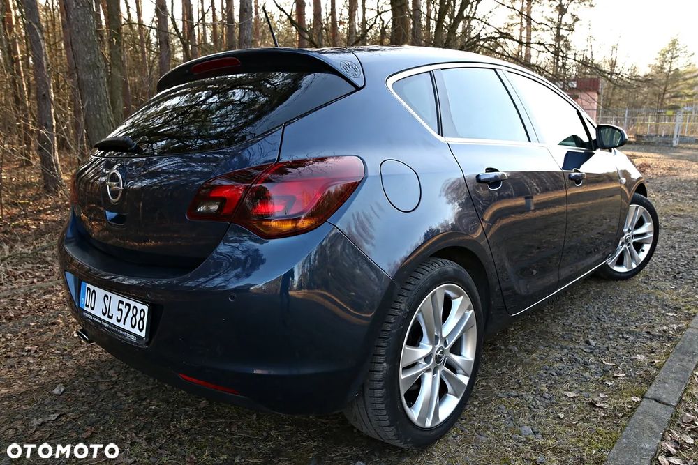 Opel Astra 1.6 Turbo - 23