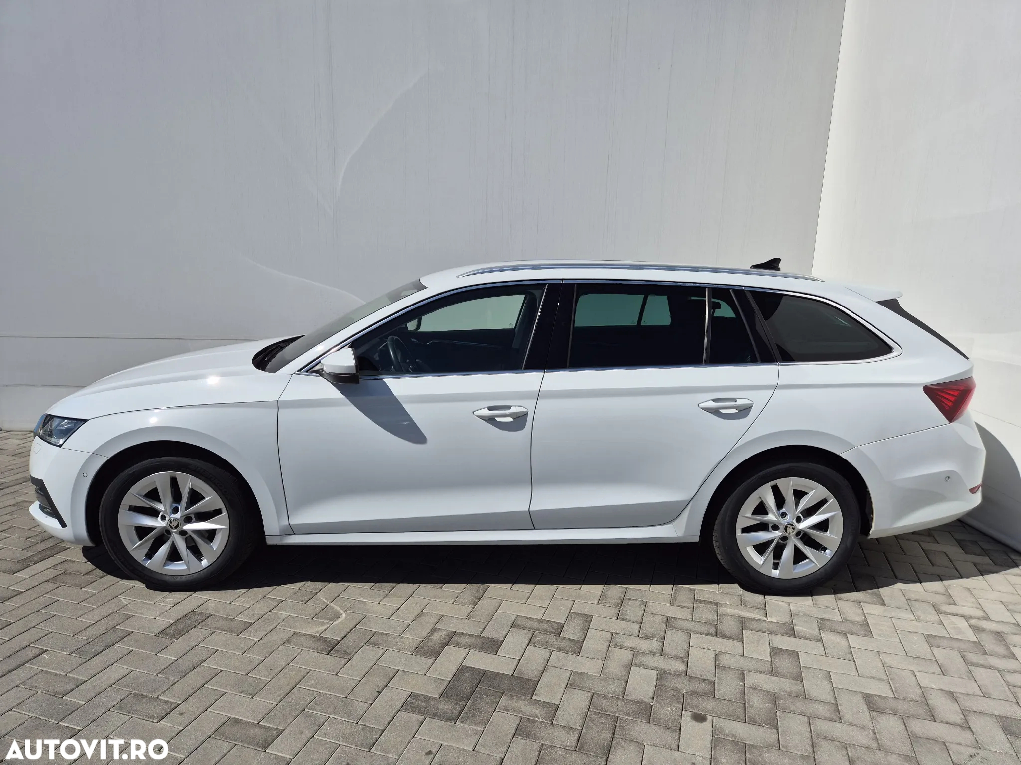 Skoda Octavia Combi 2.0 TDI DSG Style - 2