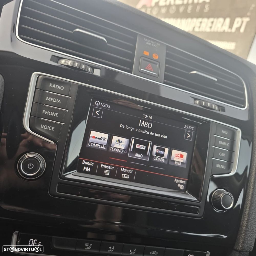 VW Golf 1.6 TDi Highline - 24