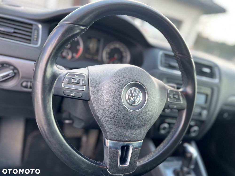 Volkswagen Jetta 1.6 TDI Highline Optimum DSG - 13