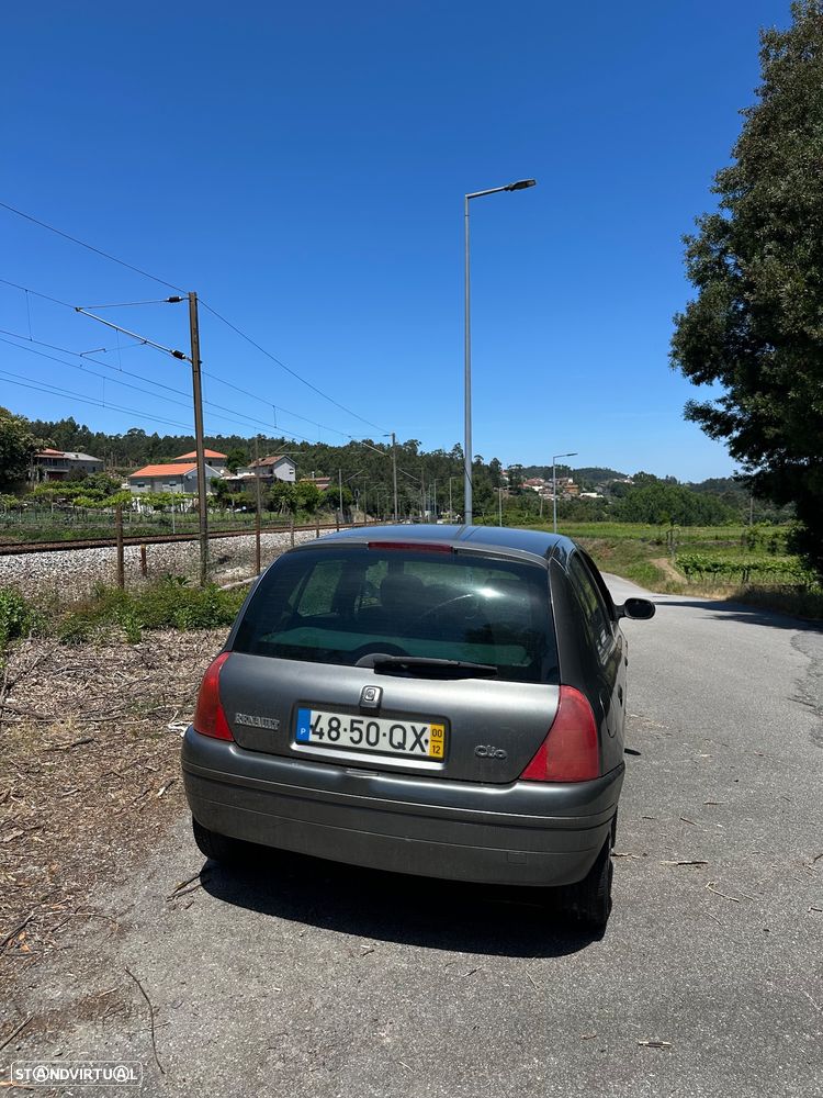 Renault Clio 1.9 DTi RXE - 3