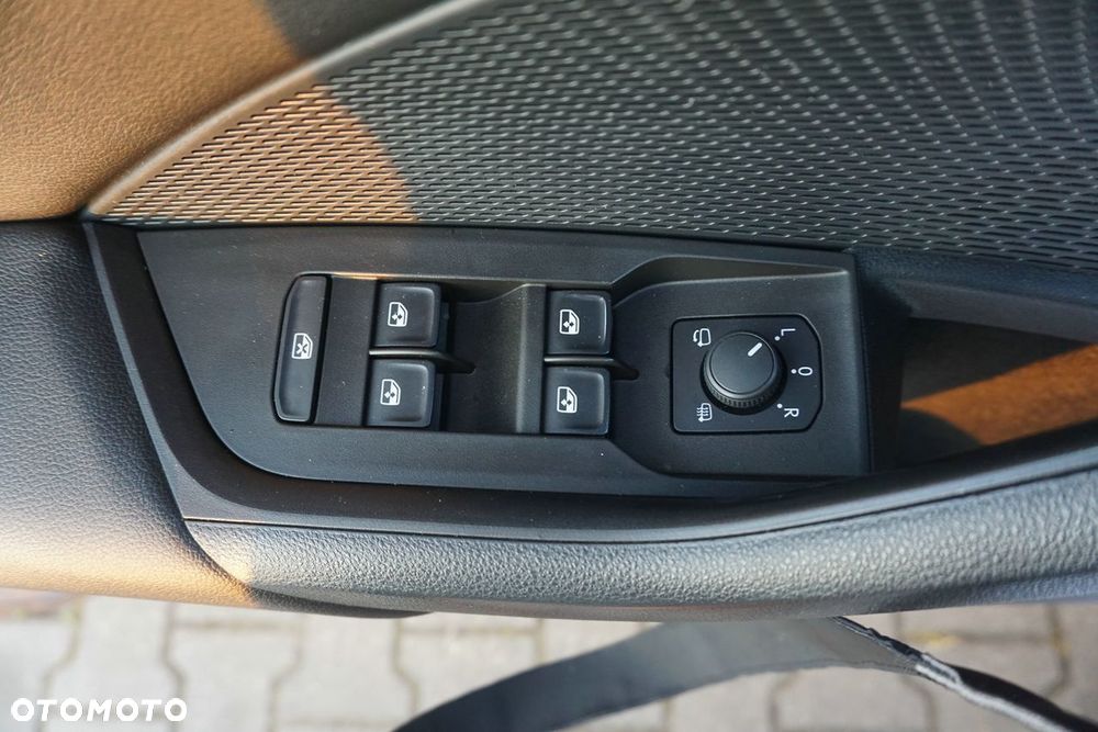 Skoda Octavia 2.0 TDI Sportline DSG - 38