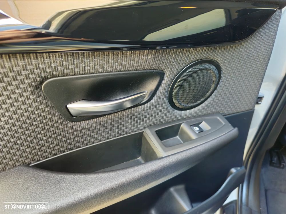BMW 216 Active Tourer d Advantage - 25