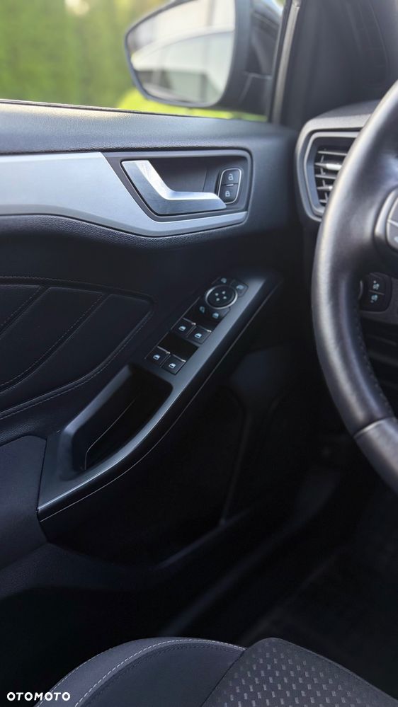 Ford Focus 1.0 EcoBoost Hybrid COOL&CONNECT DESIGN - 13