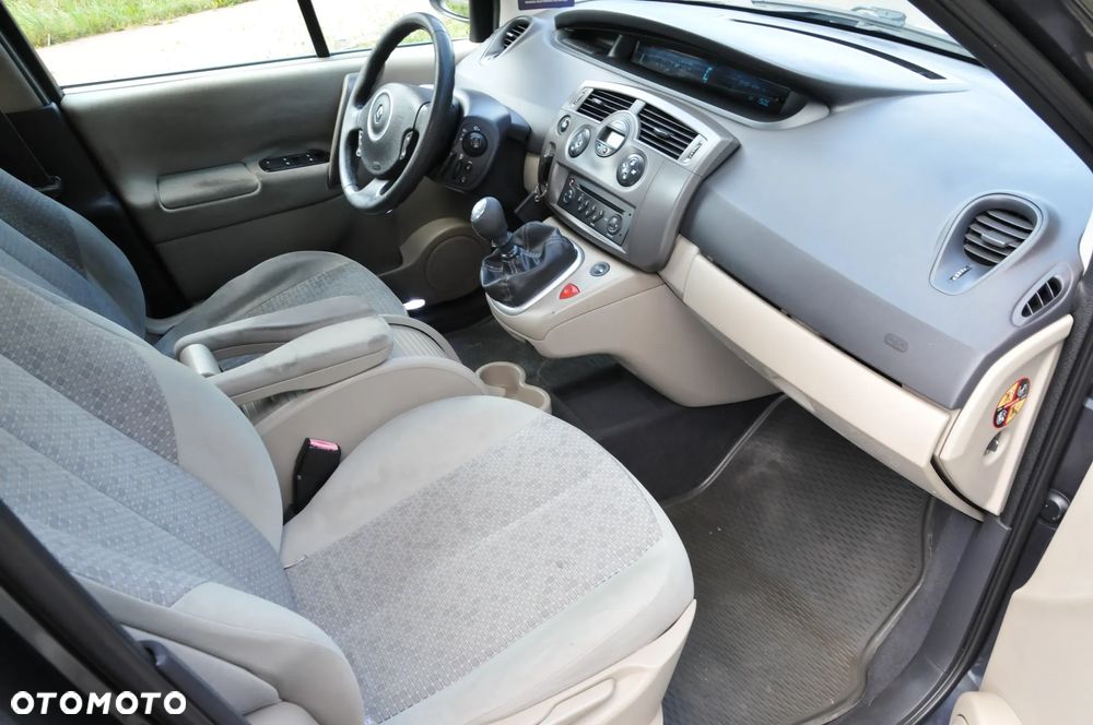 Renault Grand Scenic 1.9 dCi FAP Dynamique - 17