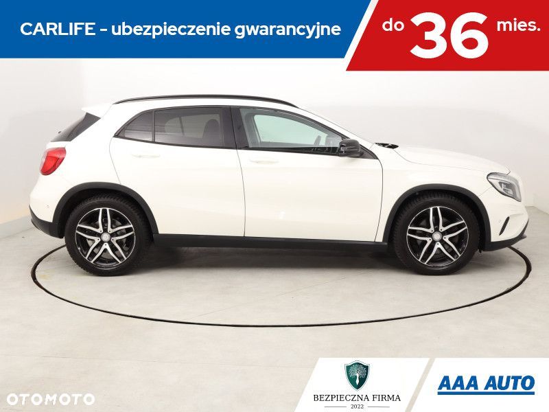 Mercedes-Benz GLA - 8