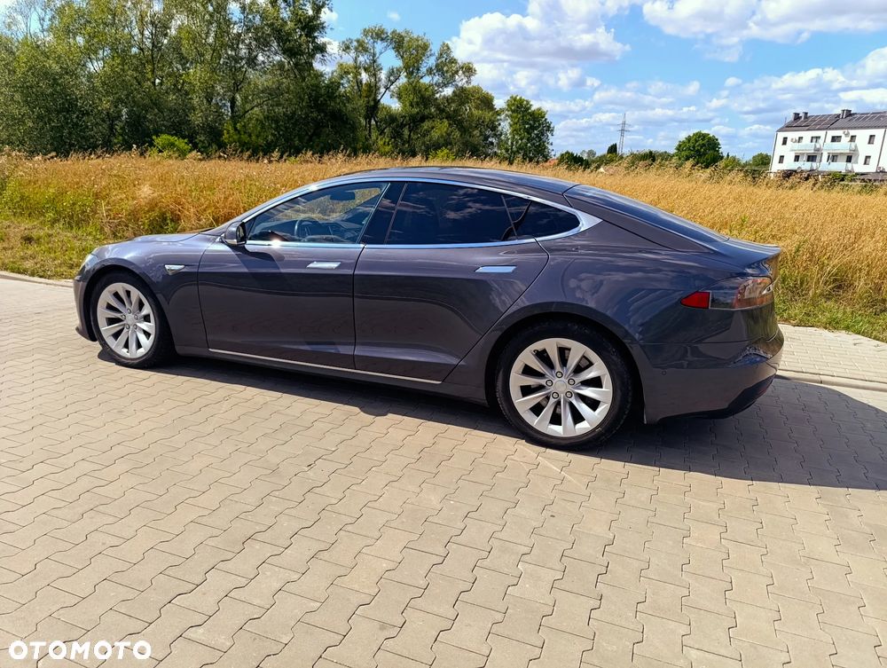 Tesla Model S - 22